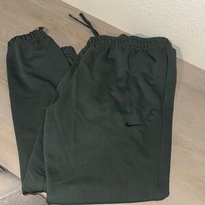 Nike Men’s Green Jogger Pants
